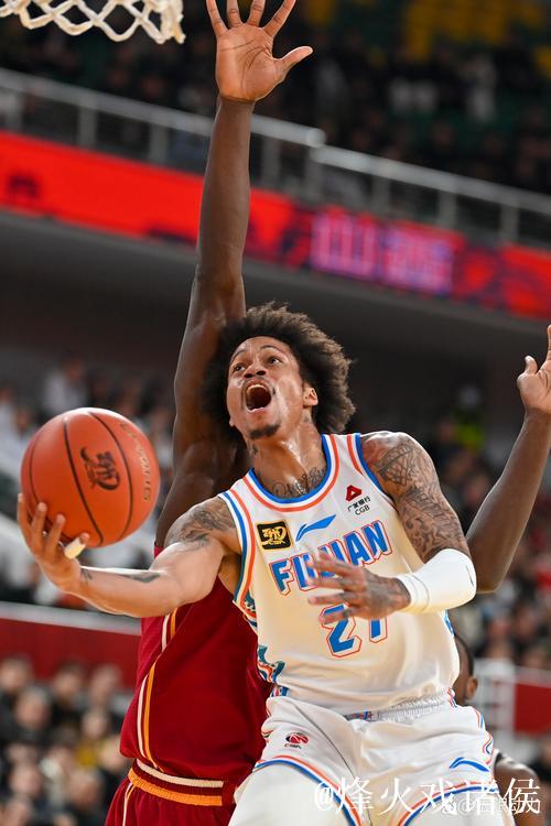 约瑟夫-杨全场出战13分钟,投篮10中6得到15分4篮板2助攻 约瑟夫-杨全场出战13分钟,投篮10中6得到15分4篮板2助攻