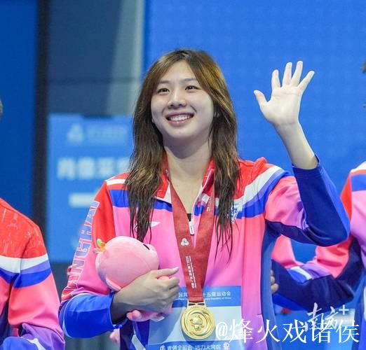 唐钱婷为上海队夺得全运会女子100米蛙泳冠军