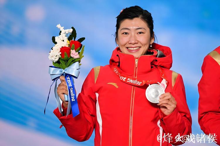 徐梦桃携手孙佳旭荣膺自由式滑雪空中技巧世界杯年度总冠军